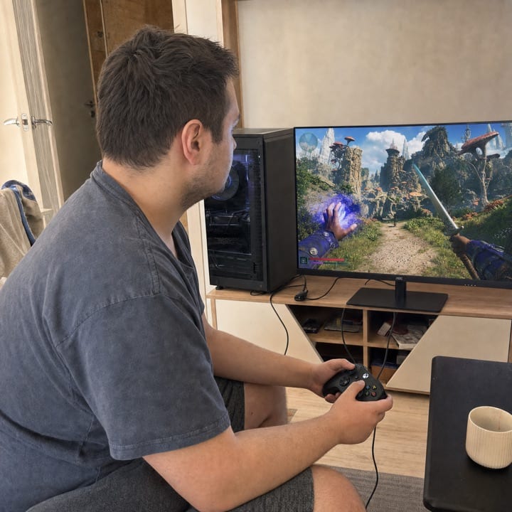 Клиент после настройки игрового компьютера и монитора